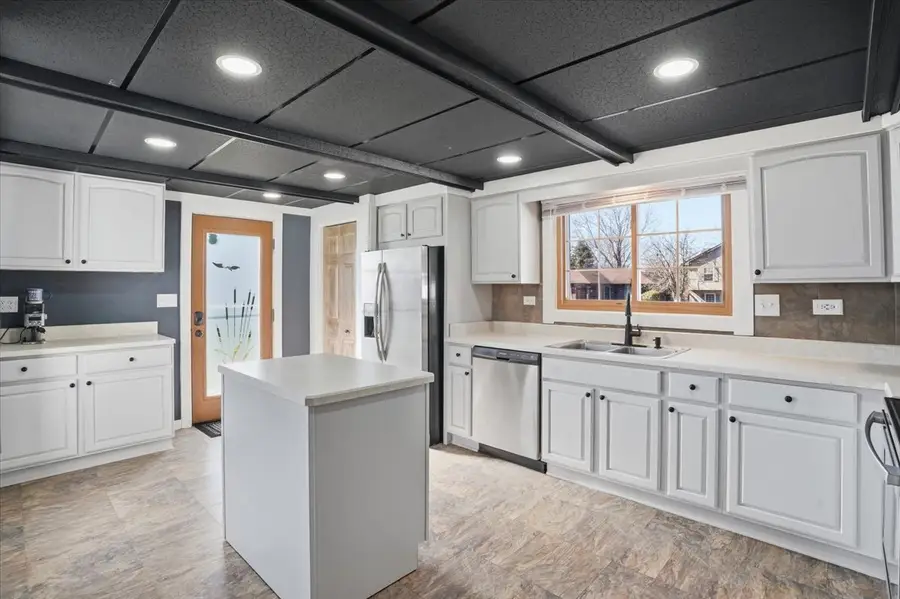 422 Pembroke Road Sw, Poplar Grove, IL 61065 - #3