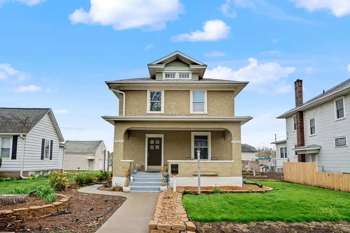 1507 Pershing Boulevard, Clinton, IA 52732 - #1