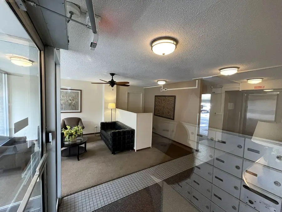 201 S Maple Avenue #304, Oak Park, IL 60302 - #3