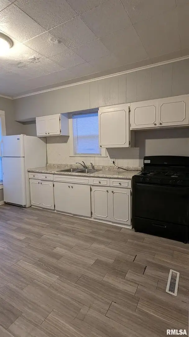 540 16th Avenue, East Moline, IL 61244 - #2