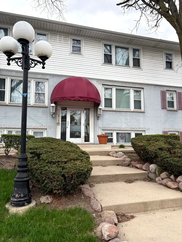 9507 Kelvin Lane #2331, Schiller Park, IL 60176