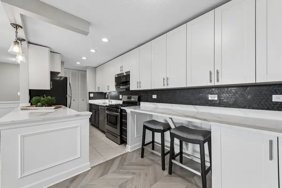 1126 S New Wilke Road #404, Arlington Heights, IL 60005 - #3