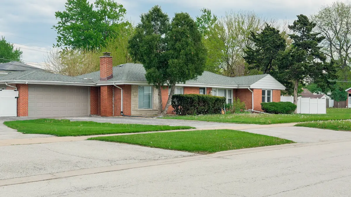 7945 Mobile Avenue, Burbank, IL 60459 - #1