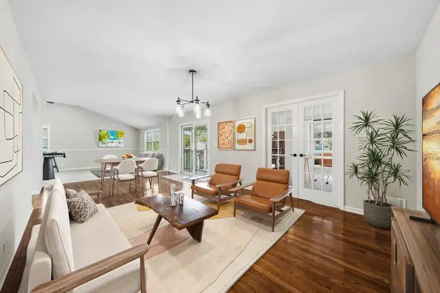 1562 White Trail, Elk Grove Village, IL 60007 - #2