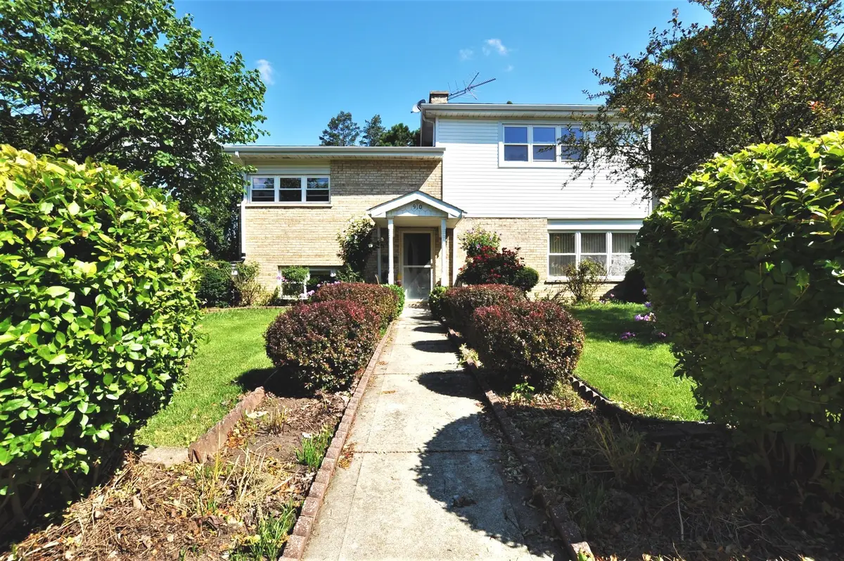 910 Hollywood Avenue, Des Plaines, IL 60016 - #1