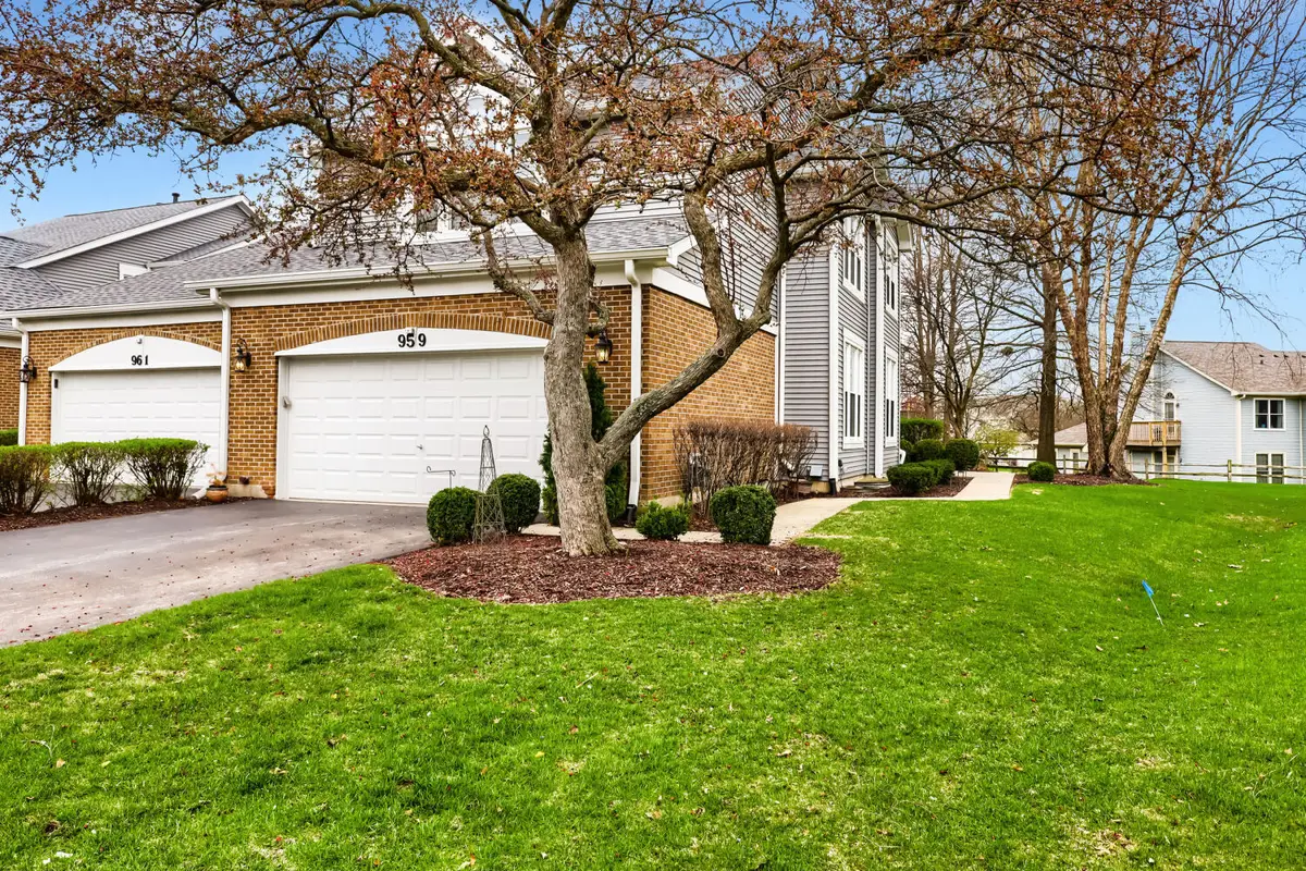 959 Heathrow Lane, Naperville, IL 60540 - #1