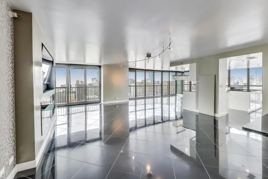 Address Withheld By Seller, Chicago, IL 60611 - #2