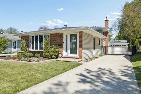 1015 E Lowden Avenue, Wheaton, IL 60189