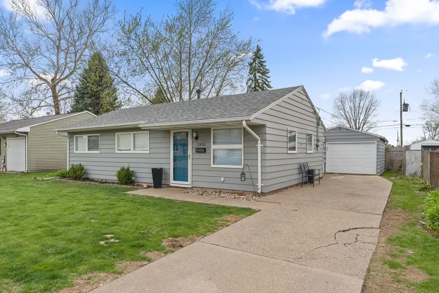 2410 N Michigan Avenue, Davenport, IA 52804 - #2