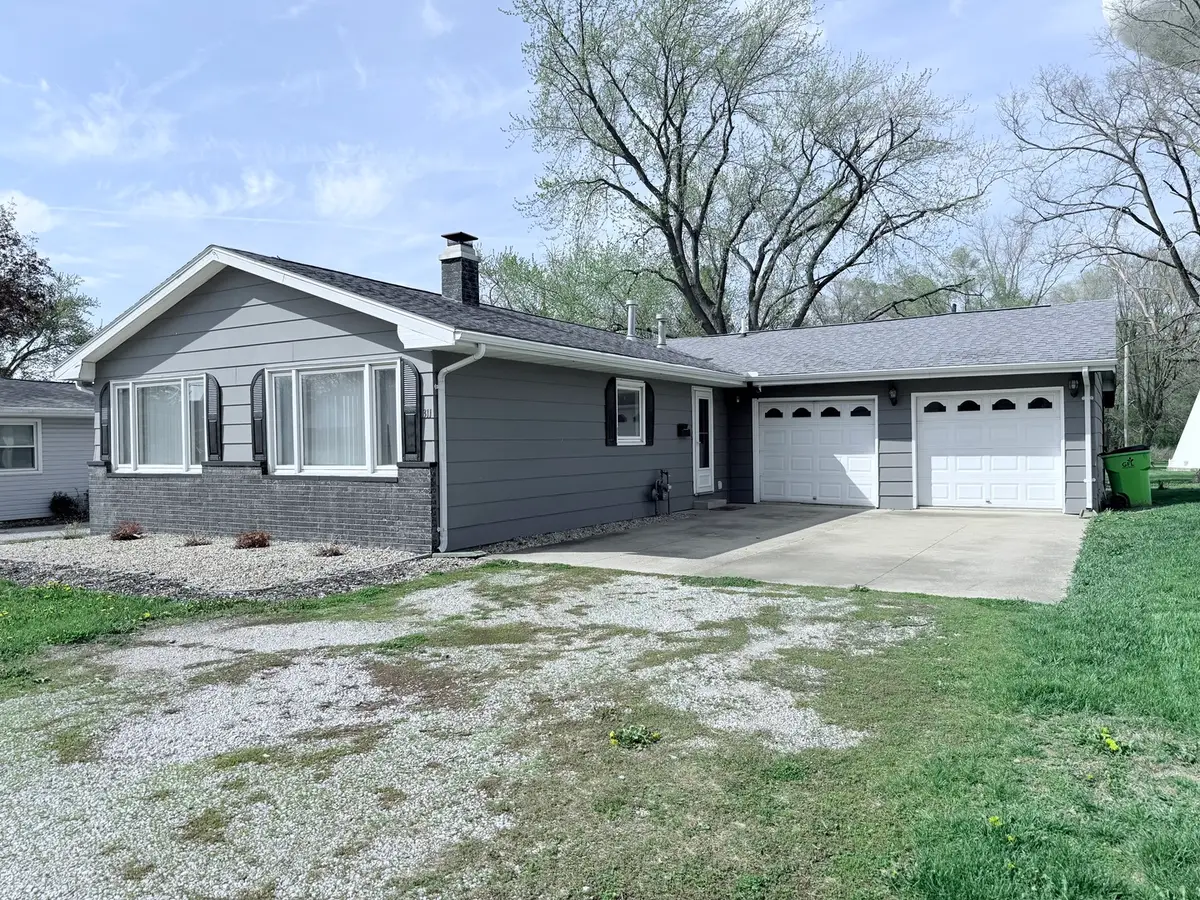 311 E Allen Street, Farmer City, IL 61842 - #1