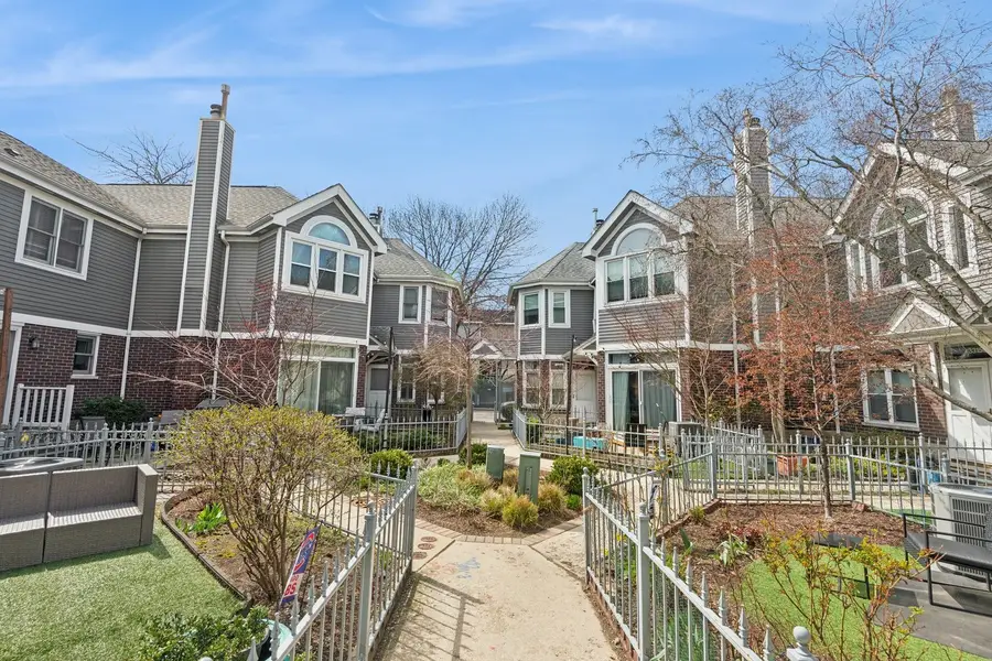 3315 N Racine Avenue #D, Chicago, IL 60657 - #2