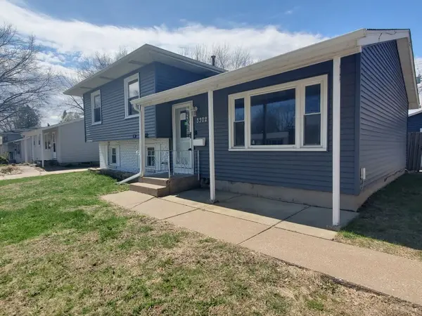 3302 Greenbrier Drive, Bettendorf, IA 52722