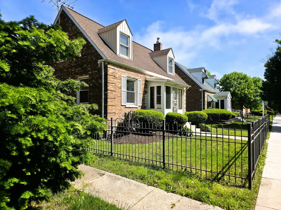 10055 S Oglesby Avenue, Chicago, IL 60617 - #2