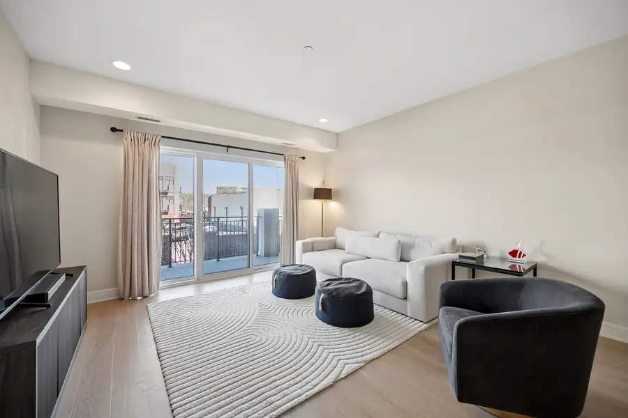 815 Laurel Avenue #203, Highland Park, IL 60035 - #3