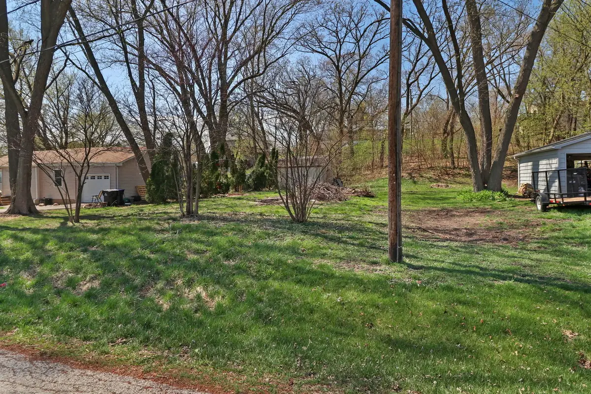 5207 N Lake Street, McHenry, IL 60050 - #1