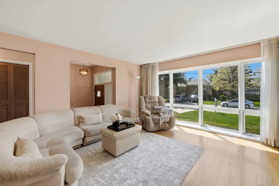 4650 W Lunt Avenue, Lincolnwood, IL 60712 - #3