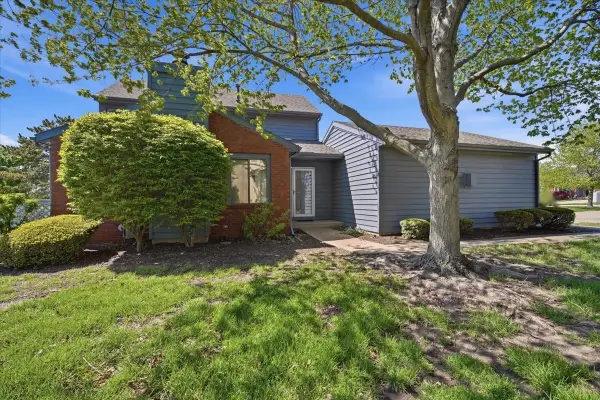 2 Sun Pointe Court #2A, Bloomington, IL 61704