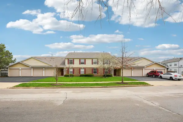 402 Woodview Circle #D, Elgin, IL 60120