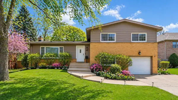 813 Castlewood Lane, Deerfield, IL 60015