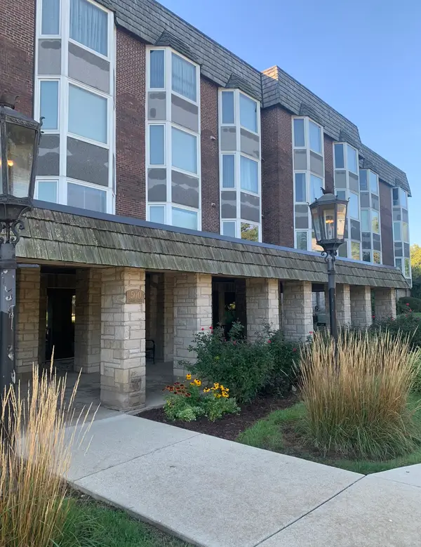 500 Thames Parkway #2F, Park Ridge, IL 60068