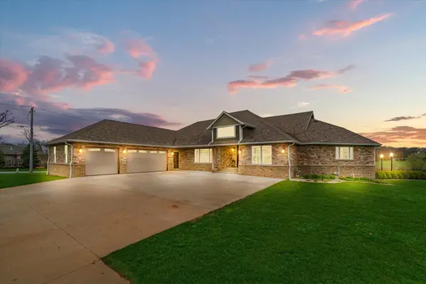 10016 E Hickory Ridge Drive, Rochelle, IL 61068