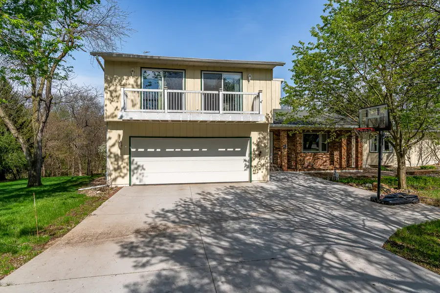 9 Valley View Drive, Blue Grass, IA 52726 - #2