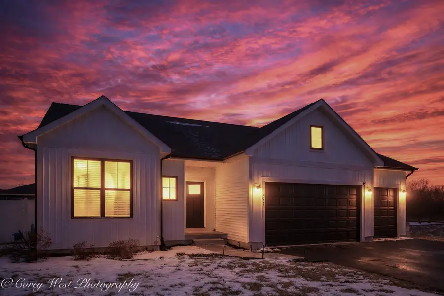 1005 Joel Lane, Genoa, IL 60135 - #2