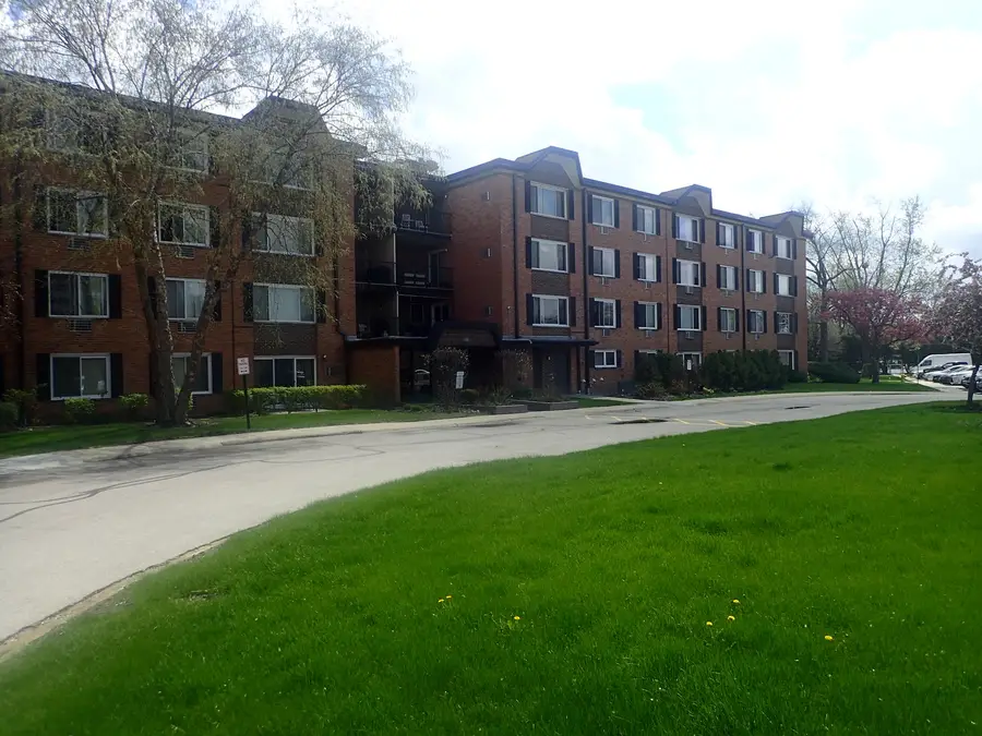 1127 S Old Wilke Road #101, Arlington Heights, IL 60005 - #2