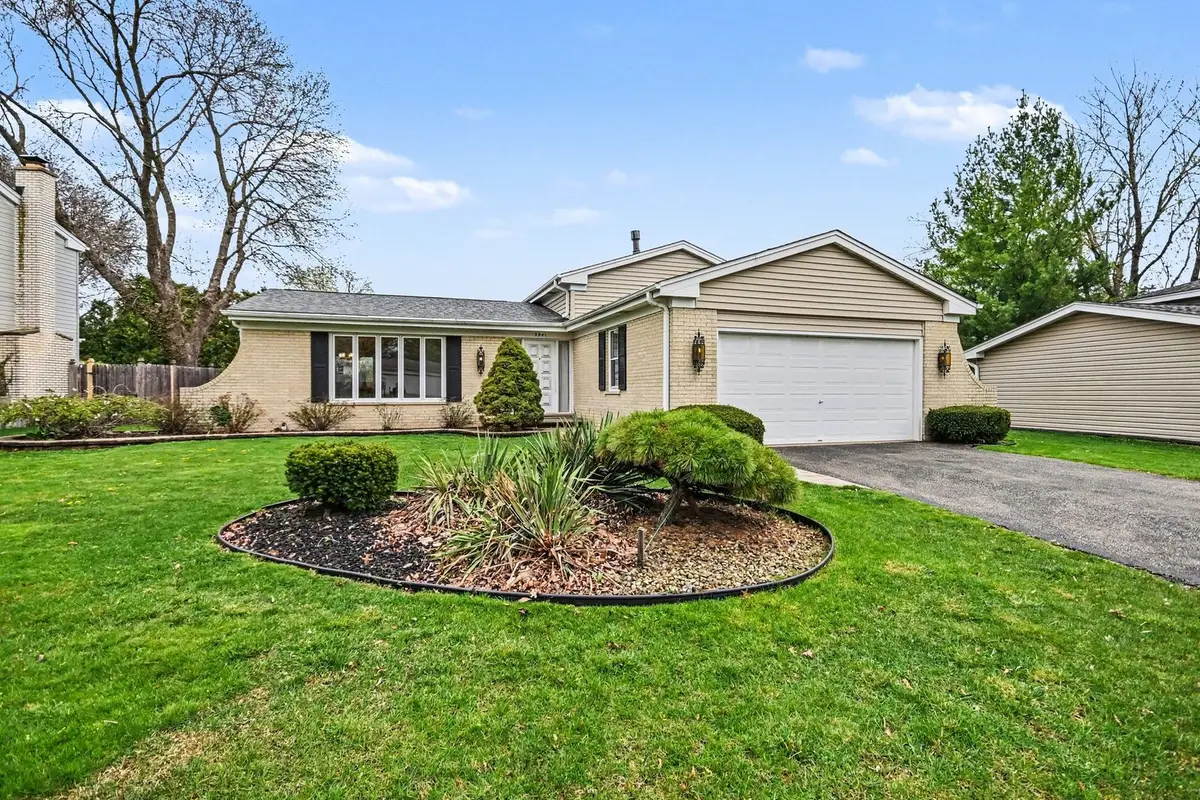 3941 Roslyn Road, Downers Grove, IL 60515 - #1