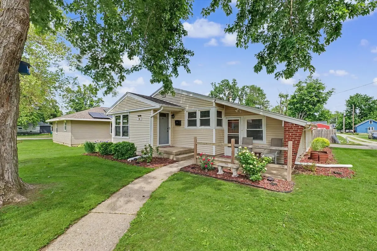 305 N Court Street, Tuscola, IL 61953 - #1