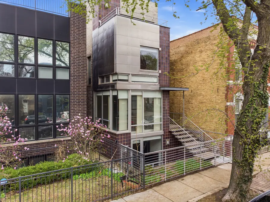 2070 N Oakley Avenue, Chicago, IL 60647 - #2