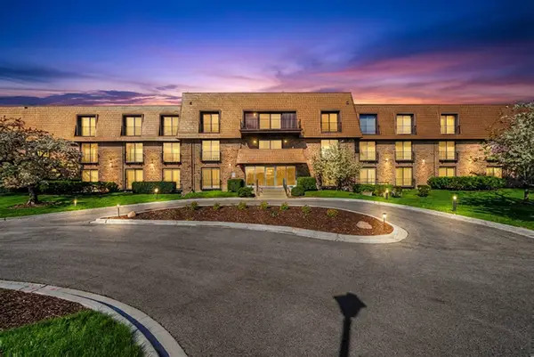 4050 Dundee Road #209, Northbrook, IL 60062