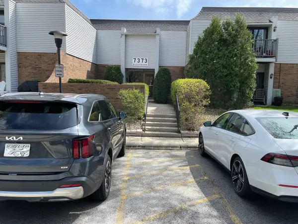 7373 Blackburn Avenue #104, Downers Grove, IL 60516