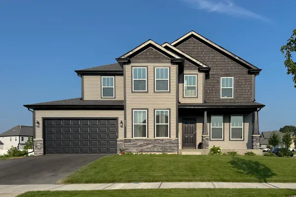 5916 Woody Creek Lane, Bettendorf, IA 52722