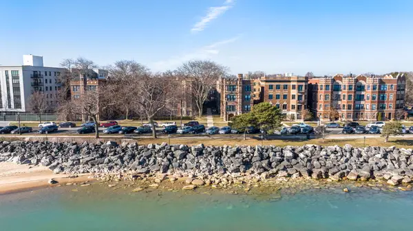 560 Sheridan Square #2, Evanston, IL 60202