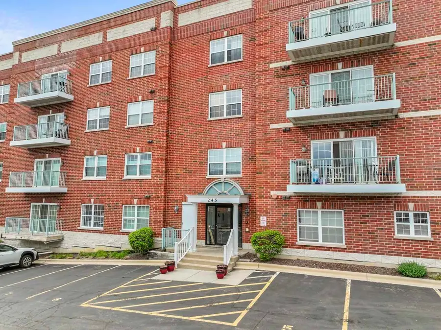 245 W Johnson Street #302, Palatine, IL 60067 - #2