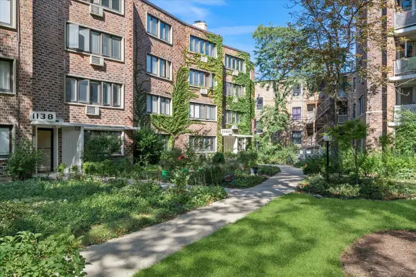 1140 W Lunt Avenue #1B, Chicago, IL 60626