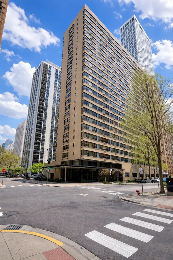 850 N Dewitt Place #15F, Chicago, IL 60611