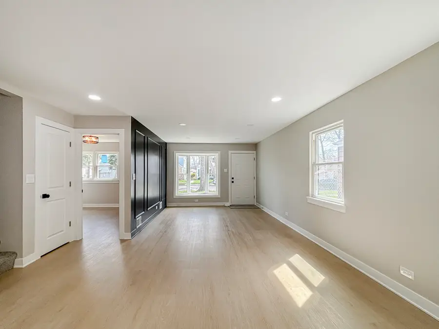 34 47th Avenue, Bellwood, IL 60104 - #3