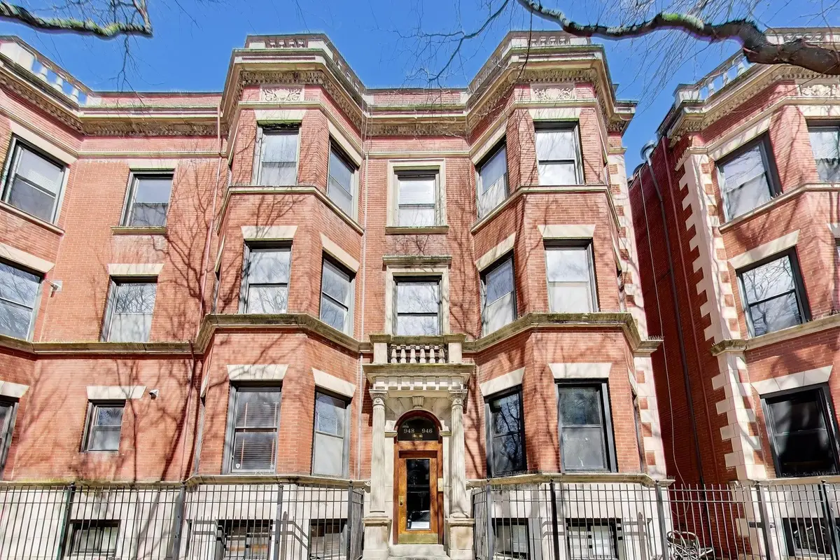 946 W Sheridan Road #2, Chicago, IL 60613 - #1