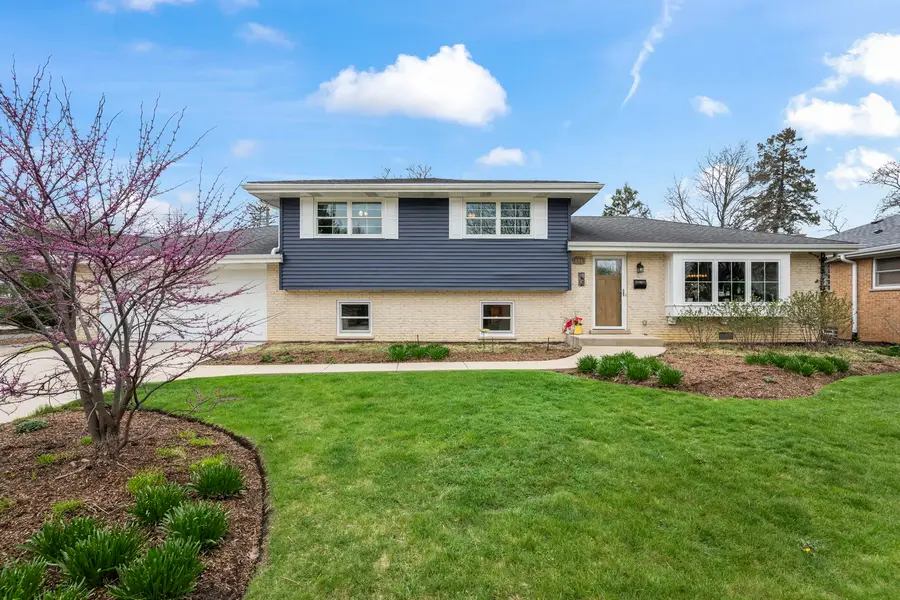 444 S Gibbons Avenue, Arlington Heights, IL 60004 - #3