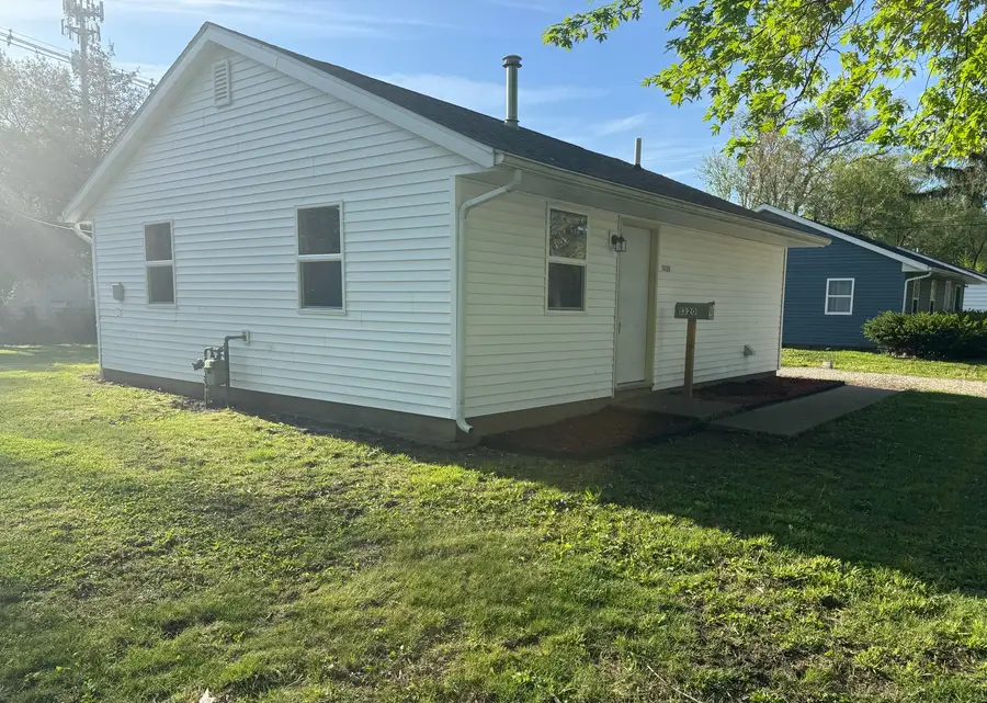 1320 Hedge Road, Champaign, IL 61821 - #2