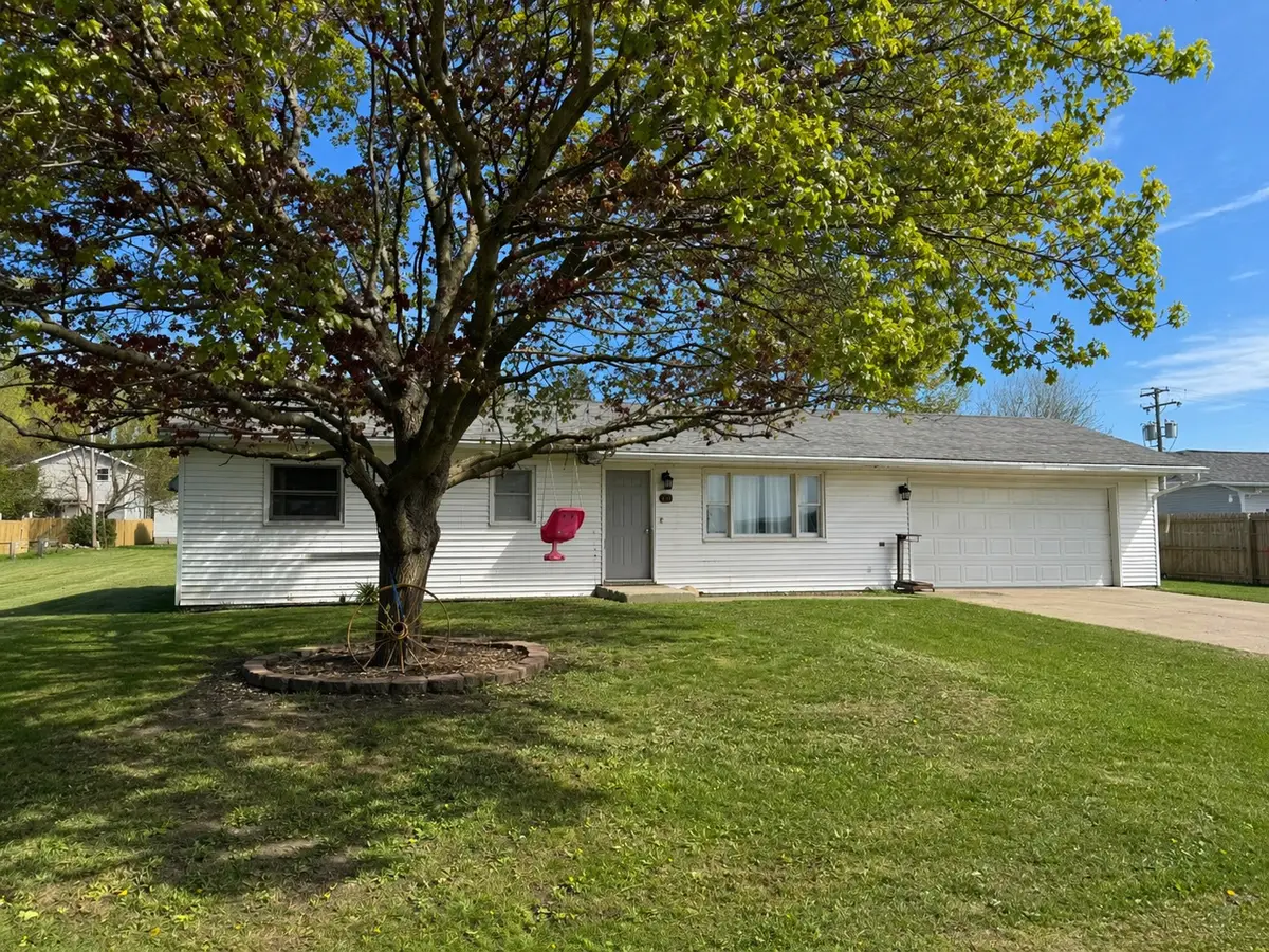 419 E Cleveland Street, Cullom, IL 60929 - #1