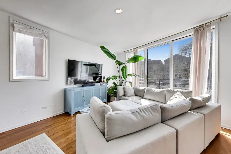 831 N Hermitage Avenue #2, Chicago, IL 60622 - #3