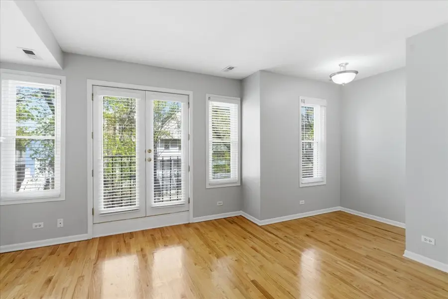 1535 W Oakdale Avenue #2, Chicago, IL 60657 - #3