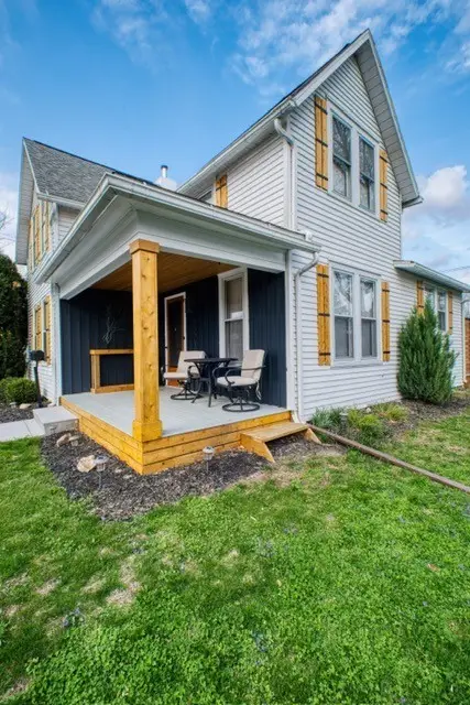 2621 N 3rd Street, Clinton, IA 52732 - #2