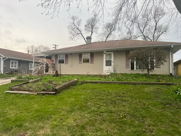 12 Evergreen Lane, Carpentersville, IL 60110