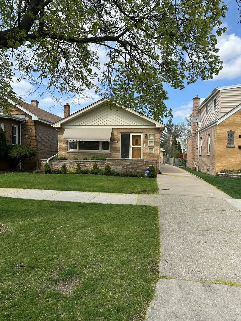 5636 W Sunnyside Avenue, Chicago, IL 60630 - #1