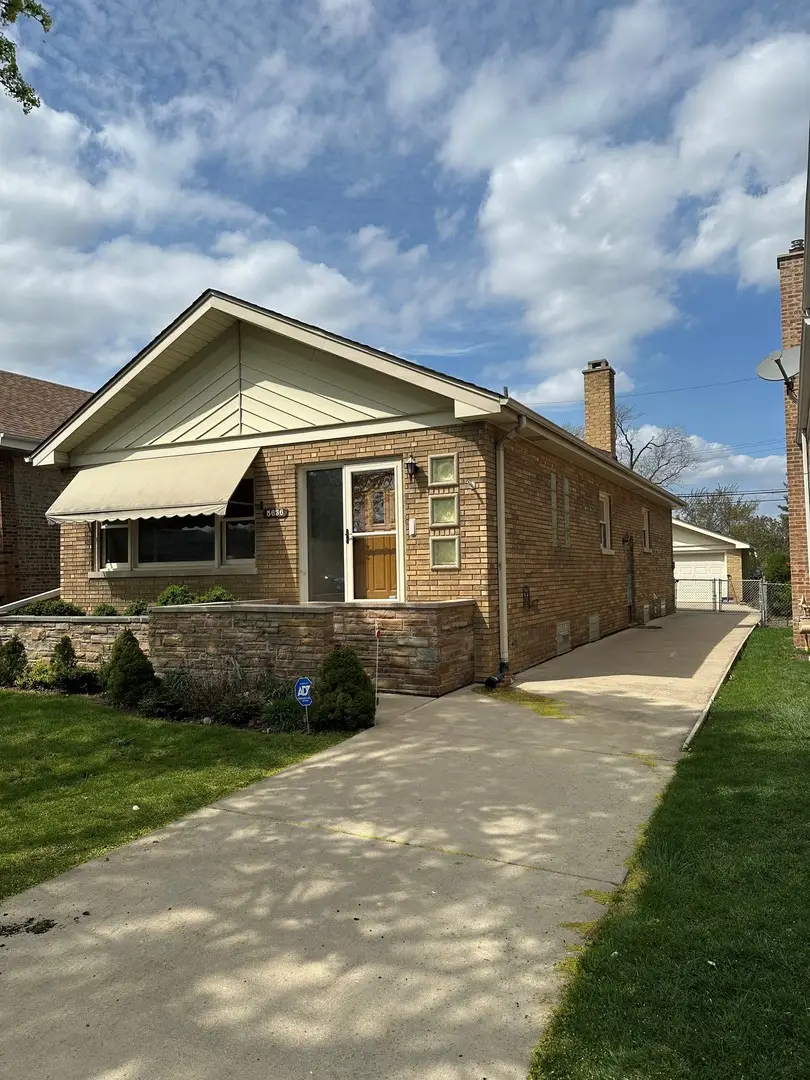 5636 W Sunnyside Avenue, Chicago, IL 60630 - #2
