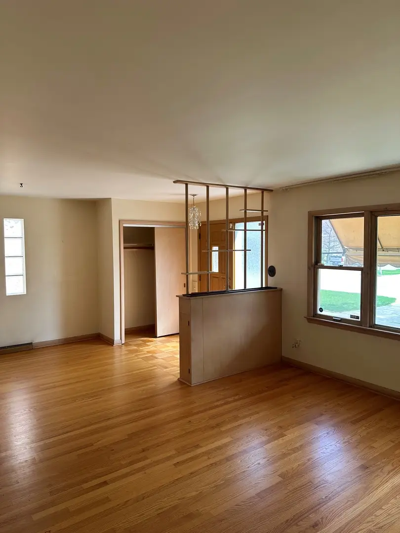 5636 W Sunnyside Avenue, Chicago, IL 60630 - #3